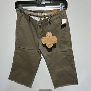 Grane Jeans Women's Army Green Frayed Khaki Capri Pants Size 3 NWT